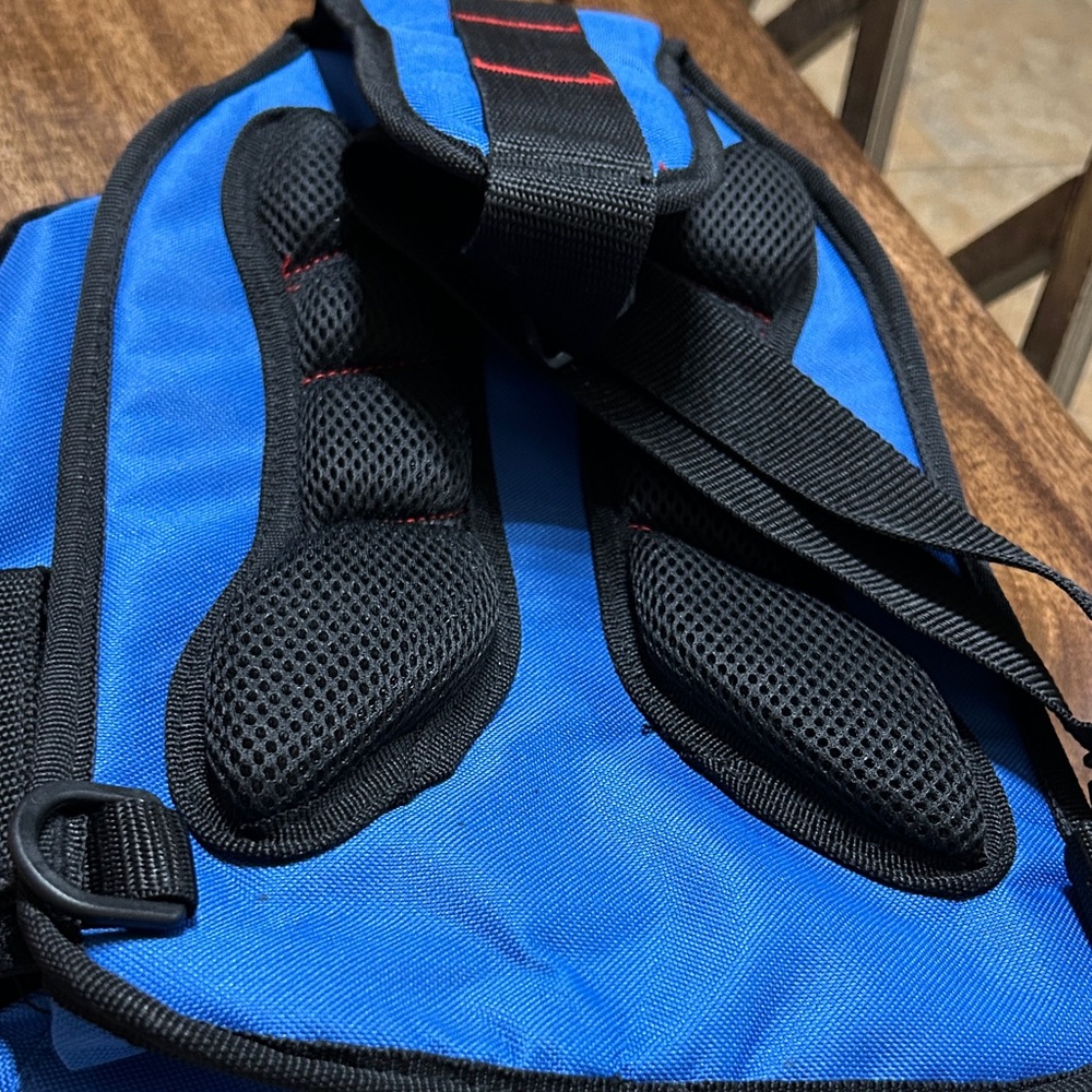 Plano fishing Blue and Red sling bag with Clear Front - Picture 4 of 7